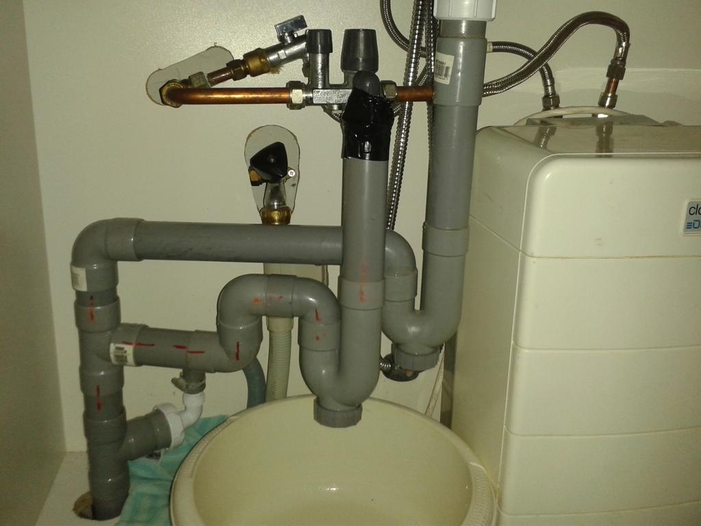 Reinier007's tweet image. Dit is #gepruts van de #keukenkampioen geen verstand van waterafvoer. Wie weet hoe het moet zonder waterbalet? #dtv