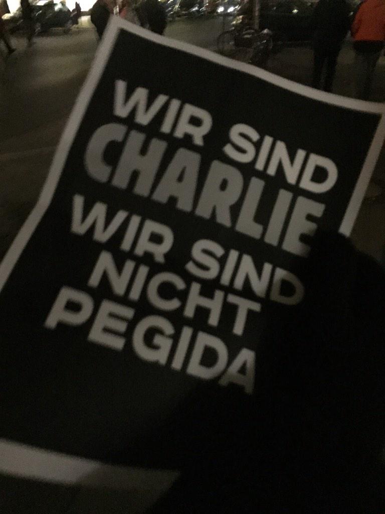 prinsessa282's tweet photo. #JeSuisCharlie #Duesseldorf http://t.co/nrvkJMZlzE
