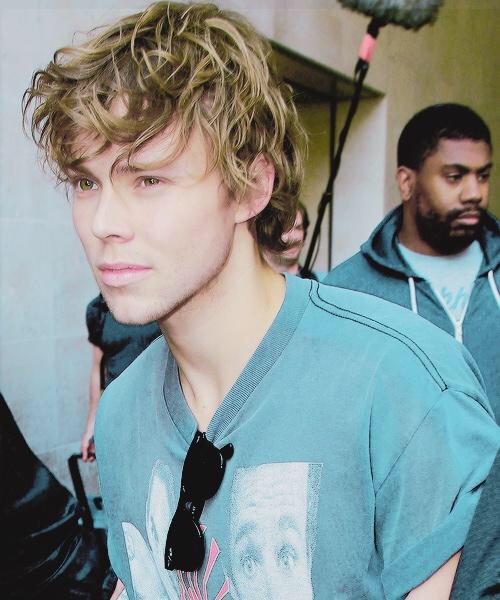 Insomniac_v's tweet photo. Tagged by @vodklaine & @_Digry
Post pics of your 4 celebrity man crushes and tag 10 people
( #randomppl sorry lol) http://t.co/9wW1UPAxUF