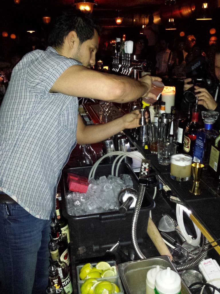 Bartenders recreate cocktails made by the judges @bartenderone  #madewithlove #intense #cocktails #Toronto