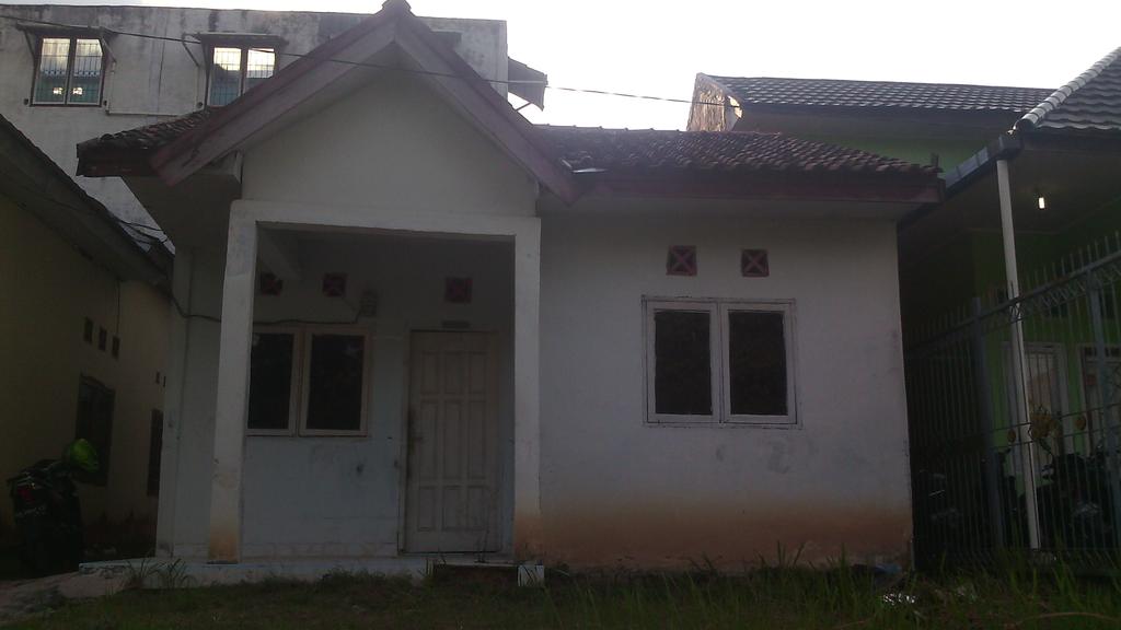 qbeeenk's tweet photo. Dikontrakkan rumah
2kmr, ruang tamu, tengah, wc semua full keramik
Lks perum belakang unbari 6jt  "@UKMSENIUNBARI1 http://t.co/jQfxk973jO