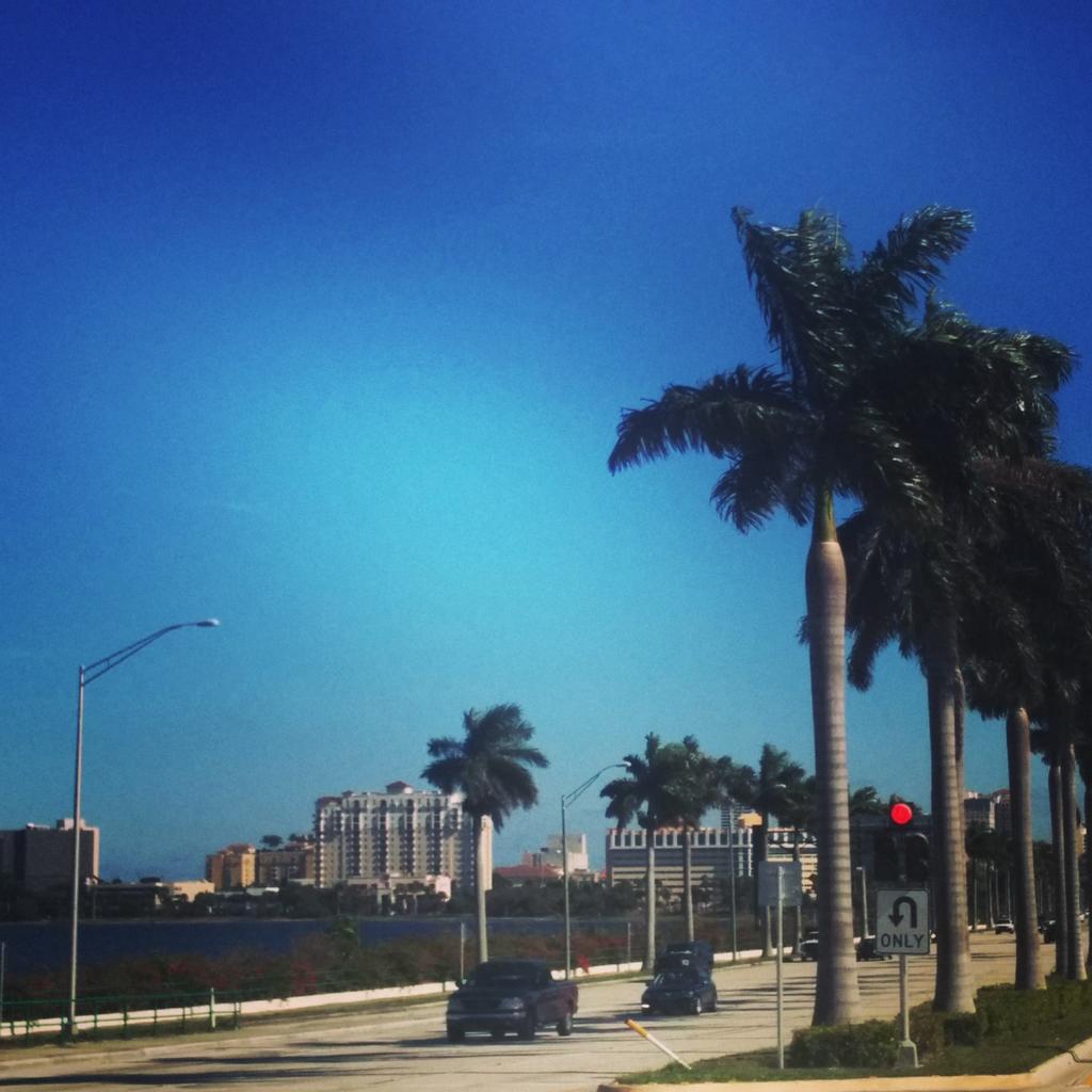 RaechelRainbow's tweet photo. Bring me back :( #florida http://t.co/8ibiK77B4F