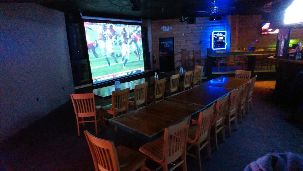 PRsCampusJC's tweet photo. Come get your seat for the game!! Super awesome specials and the biggest screen in town!! http://t.co/cZ8MroBIhp