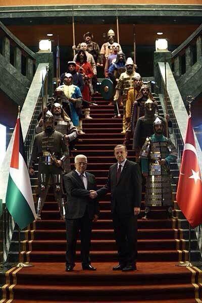 banuguven's tweet photo. İçinden Türkmenbaşı çıkıyor. Her geçen gün biraz daha fazla. http://t.co/mp7Texdtfn