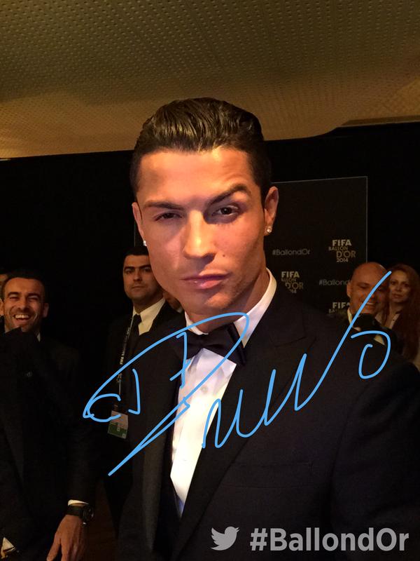partidazocope's tweet photo. Resultado de la votación #BallondOr:
1.-Cristiano Ronaldo (37.66%)
2.-Lionel Messi (15.76%)
3.-Manuel Neuer (15.72%) http://t.co/i8vxhHKkYz
