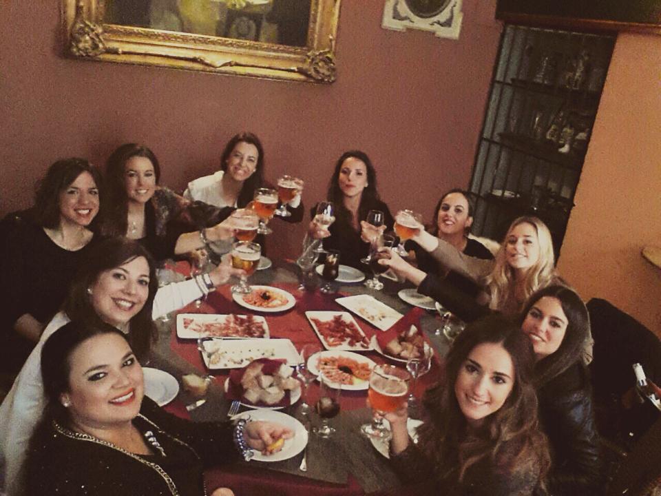 PilarDelToroRes's tweet photo. Las cenas de navidad ya se han acabado... Pero siempre es una buena ocasión para descubrir el sabor del Pilar... http://t.co/rdvBawfeiH