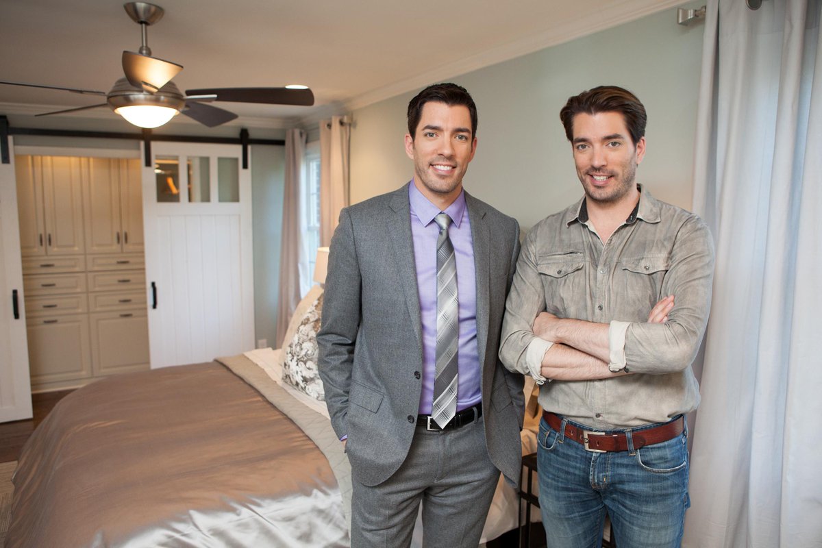 PropertyBrother's tweet photo. #ProBroTIme is here again for all our Canadian fans! Tune in @W_network at 9 p.m.! http://t.co/s4LTiaeVxf