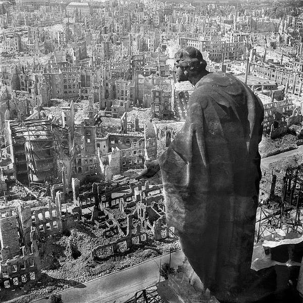 ThatsHistory's tweet photo. The ruins of Dresden after WWII http://t.co/HmOg83yGtf