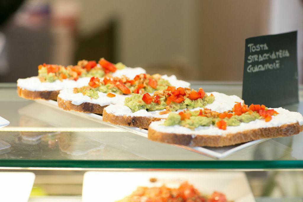mldelbarranco's tweet photo. Tosta de #stracciatela y #guacamole , #Italia y #Mexico en un mismo bocado. ¿Te atreves? #barranqueando #tapas http://t.co/ZZaUDGBx53