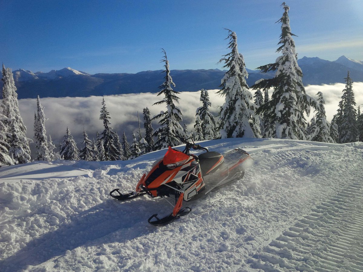 serge_dallaire's tweet photo. @SnowmobilePics Frisbie, Revy...another great view! http://t.co/6l3Apwp30g