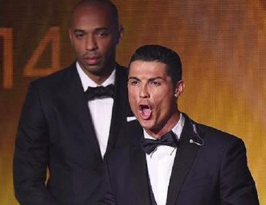 En la foto, un gran profesional del fútbol sobrado de talento y clase, y delante Cristiano