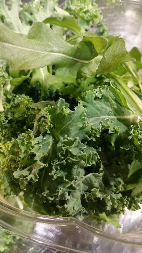 saladsUP's tweet photo. Kale &amp; arugula blend is where it's at!! What's in your bowl? #inmysalad #saladsUP #AnnArbor #AnnArborEats http://t.co/0BxF5ITpjj