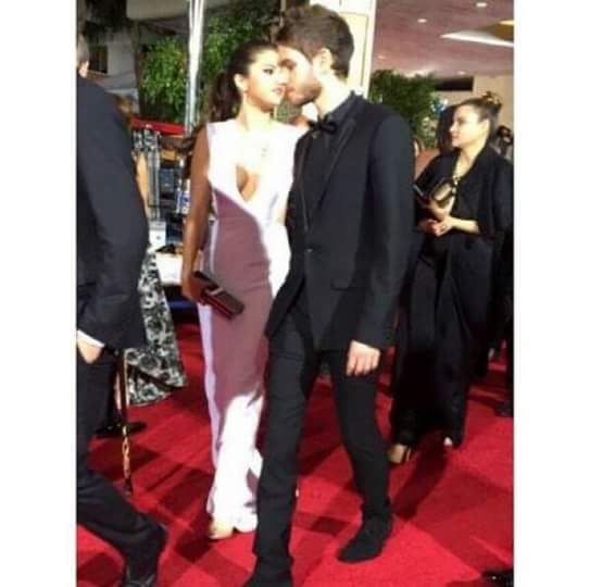 selenagomezjava tweet picture