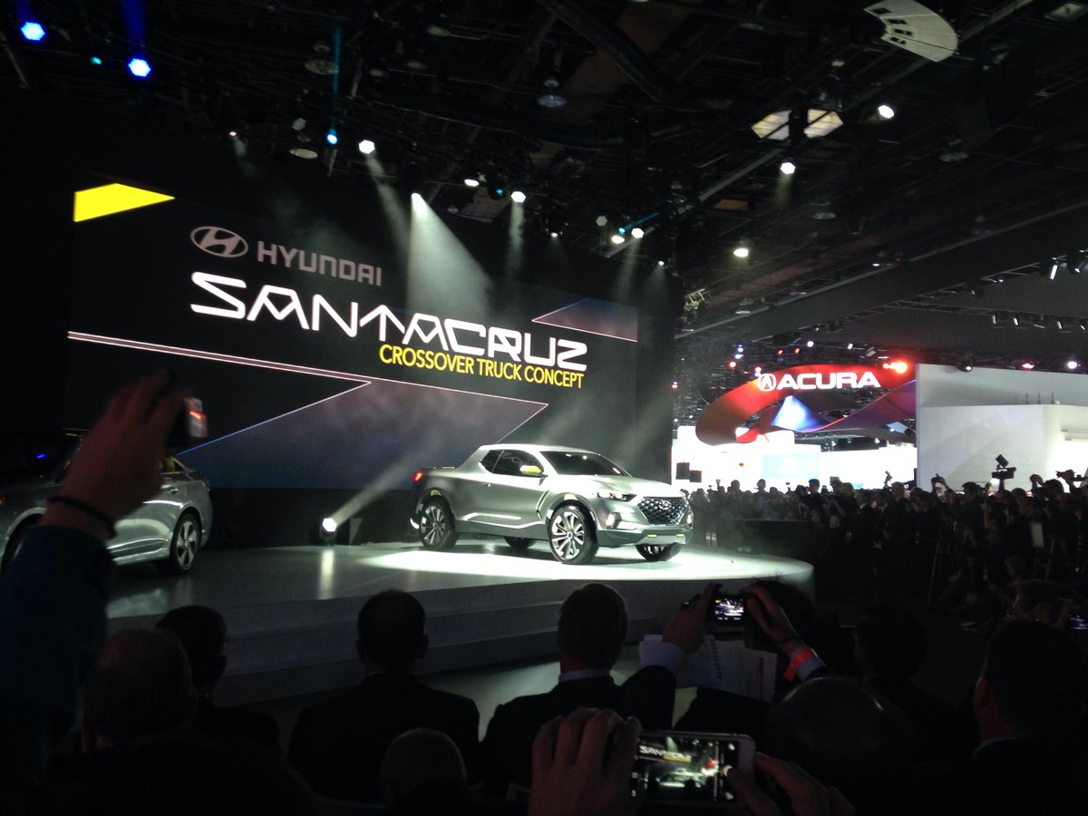 The <a href="/Hyundai/">Hyundai USA</a> #SantaCruz concept has a diesel engine and a bed that extends to fit longer items