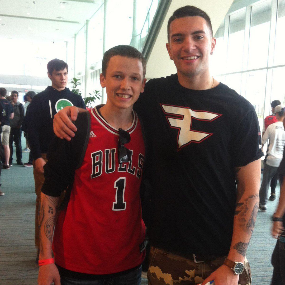 Pamaj's tweet photo. “@eRaBcat: What the hell are you doing in this picture?? @pamaj http://t.co/o7ehQcyHDZ” Wondering why eRa Exists.