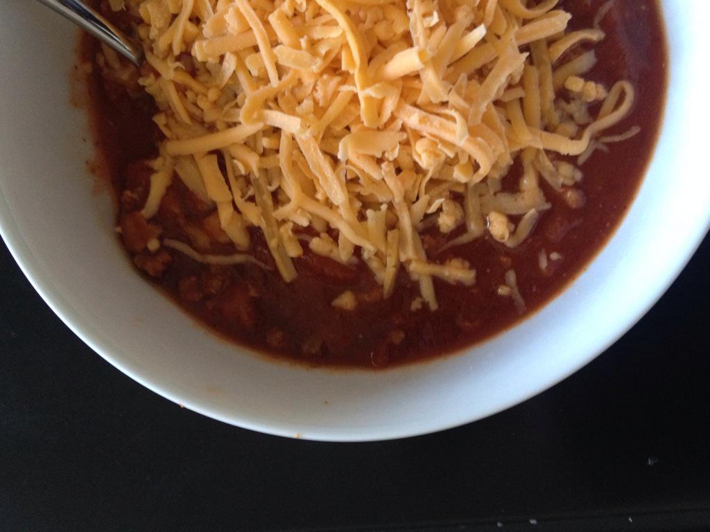 ItsHelloCoCo's tweet photo. Nothing better on a cold day than beanless turkey chili w/ ff cheese from the crockpot 😋 #17DayDiet #Cycle1Day12 http://t.co/G8wLecc4kh