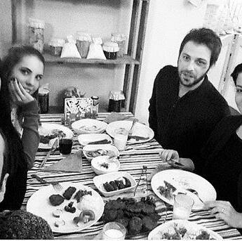 bestofthr's tweet photo. Karsilikli oturmalarini yerim. Ama Ozan'in o yarali bereli yuzune kiyamam ya 😔😪😩😫😭 ❤ #ZeyTol #EdOz http://t.co/HIBRw7RJXG