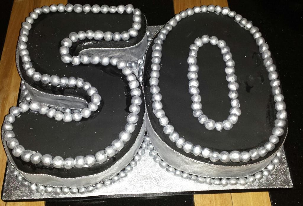 HMHCakes's tweet image. First cake of 2015! Silver fondant balls painted by me! @cake_anyone @Cupcakes_by_Sue @GentlemanBaker @Chunkypeanuts