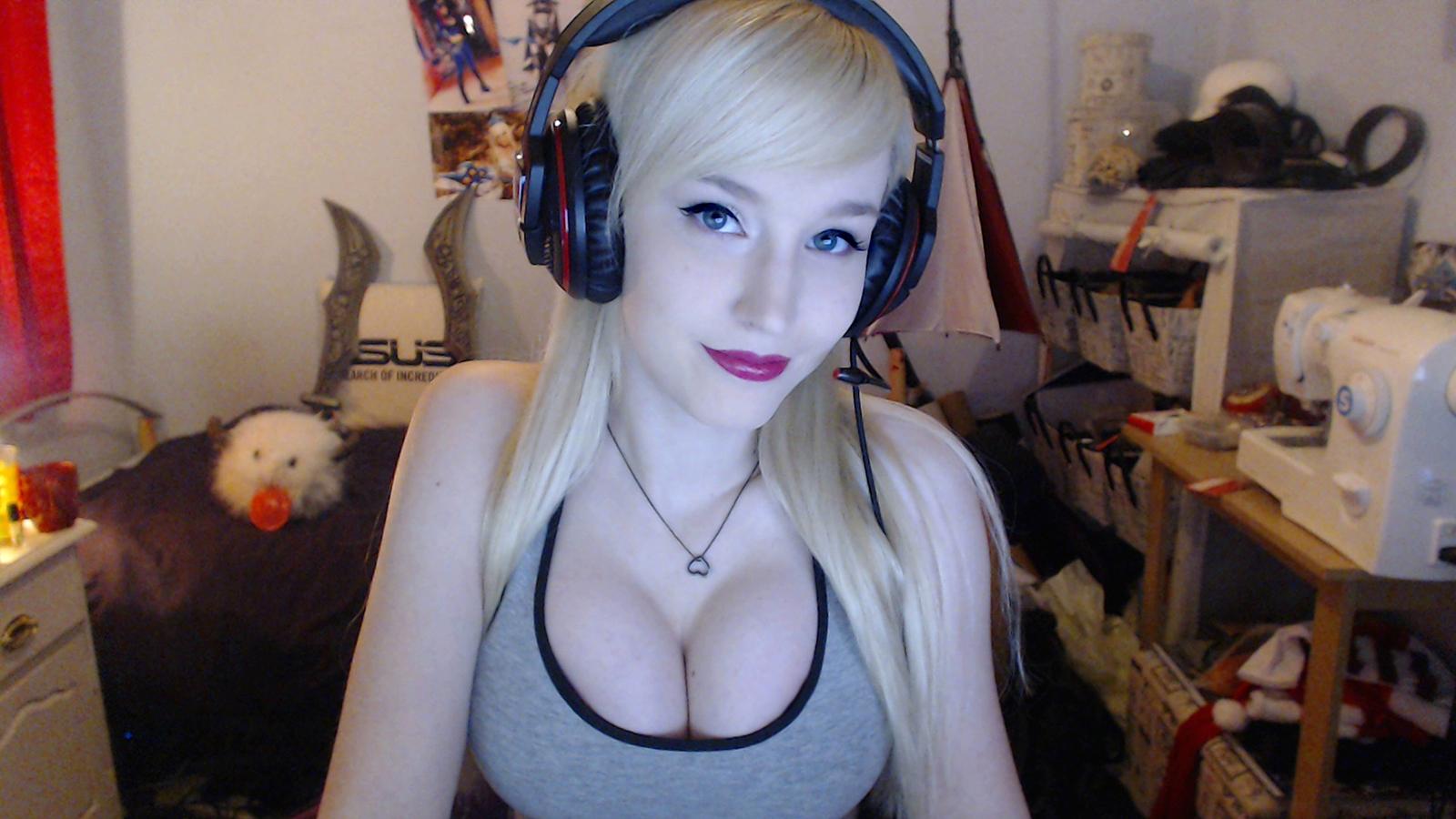 Late night streaming times! 