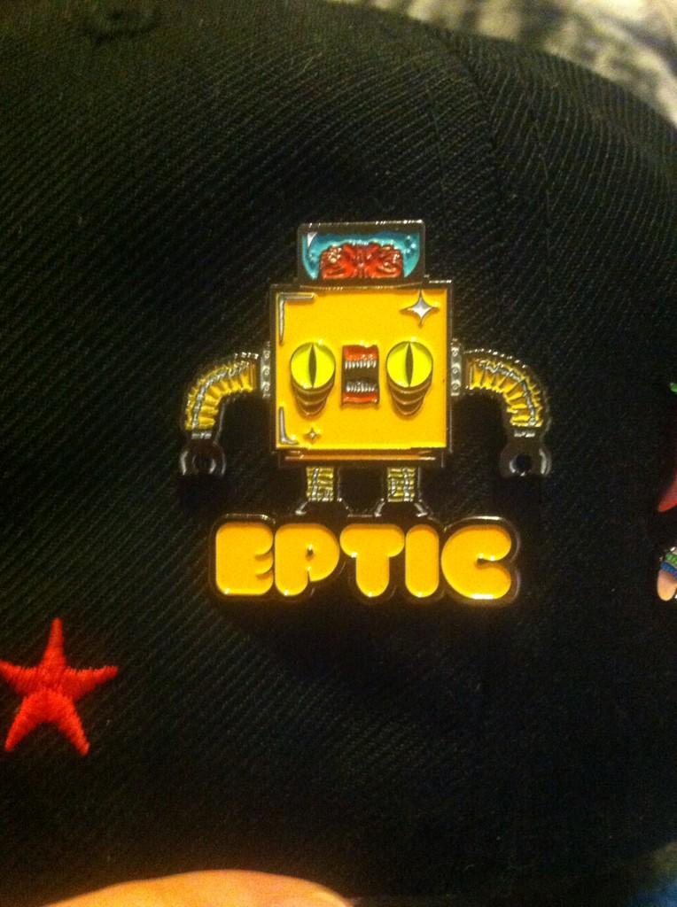classay's tweet photo. New pin from my homie #bassheadsquad #bassmentbitches @EPTICDUBSTEP 💖💖 http://t.co/TCI2Ol83En
