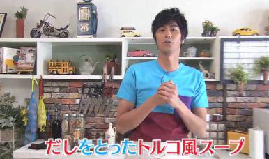 モコズキッチン 速水もこみちの服が腹巻きに見えると話題に キッチン情報館 モコズキッチン 速水もこみちの服が腹巻きに見えると話題に キッチン情報館