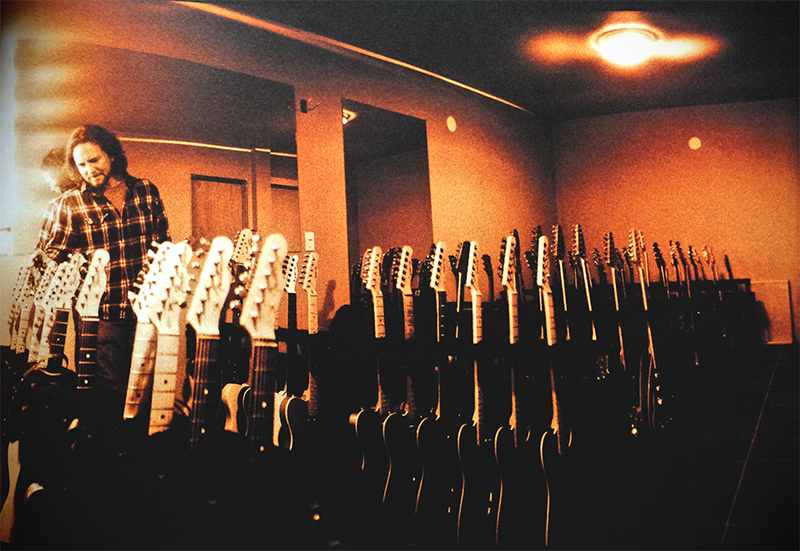 RT <a href="/MrAndyrewT/">IamAndrewT</a>: “<a href="/PearlJam/">Pearl Jam</a>: Guitar Heaven. Taken from the PJ20 book. #PearlJam #PJ20 #EddieVedder ”got to love <a href="/Fender/">Fender</a>