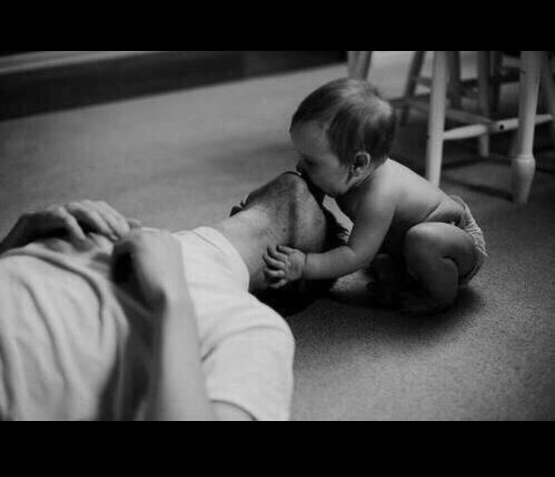 фразы которые говорить ребенку каждый день. цитаты про мам и детей. 9 фраз которые нужно говорить ребенку. маленький сынок. каждому ребенку нужна мама.