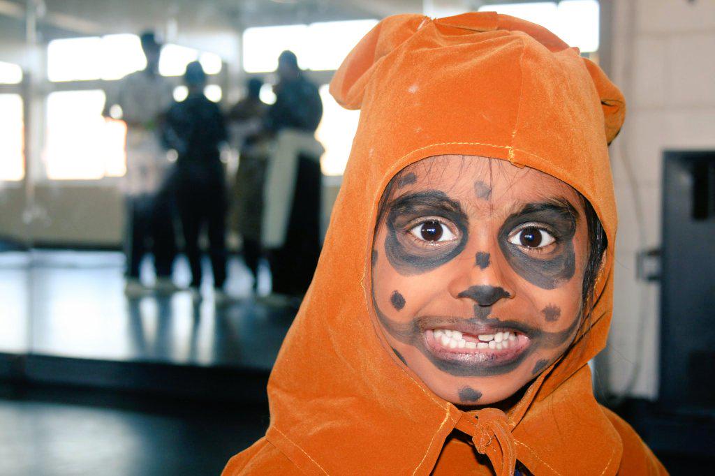 Heeral_Patel's tweet photo. Bringing out the face painter in me! A few pics from @Shishukunj Croydon's Lion King performance this weekend http://t.co/hMdXOSFBiU