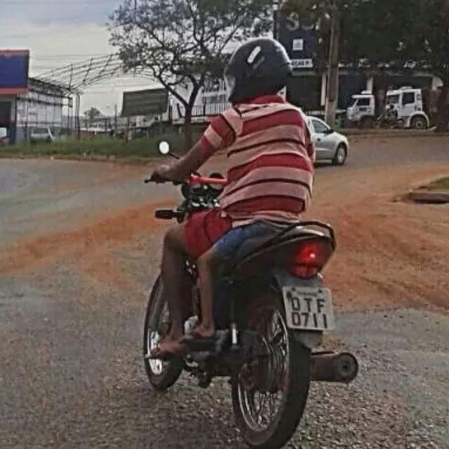 Quel_Thi's tweet image. Passando pela BLITZ KKK
Ache o moleque..