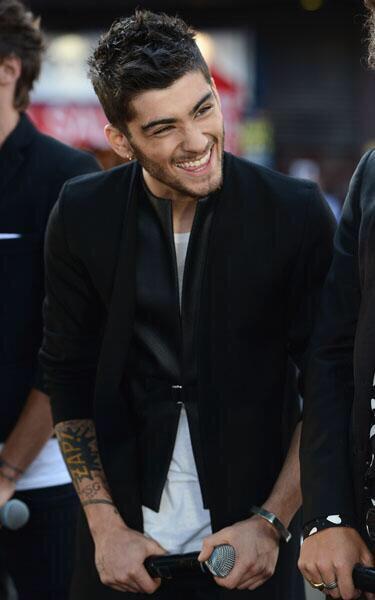 \" All smiles for to wish Zayn Malik a HAPPY BIRTHDAY! 