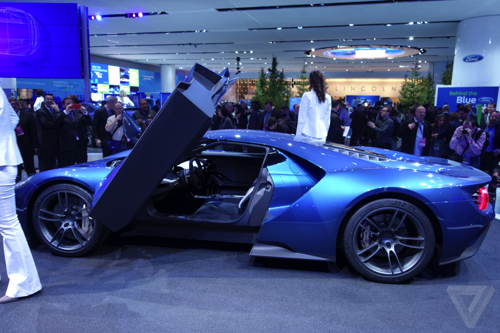 verge's tweet photo. Ford's new GT uses a 3.5-liter twin-turbo V6 making over 600 horsepower http://t.co/8eTKlmszDT http://t.co/gCvUWcXR4U