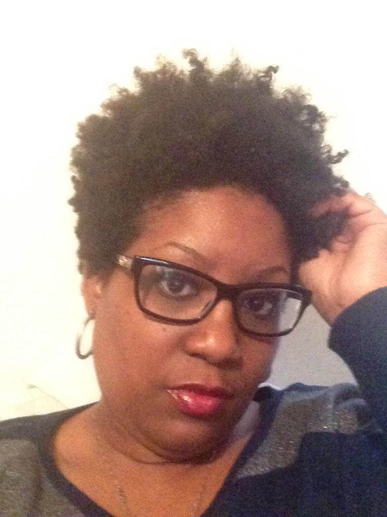 _ladyylala's tweet photo. Wash day I'm really not feeling you.😔 http://t.co/0GM6jaGC0g