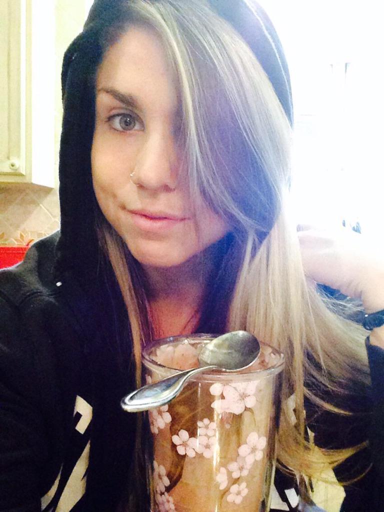 logan44bruton's tweet image. 500 retweets and I can take this wonderful woman @EllaKociuba to my prom make it happen please