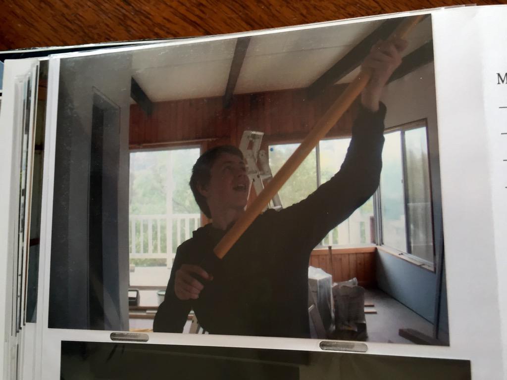 liamoffitz's tweet photo. This is James in the second episode of the block #bathroomweek http://t.co/qEy6LxIs0d
