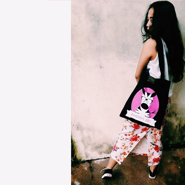 UCSSHOP1's tweet photo. TOTE BAG!! IDR 75.000 AJA. BELI LEBIH DARI 2 DAPET DISKON PASTINYA LOHHHH http://t.co/3Kk9M3yrmc