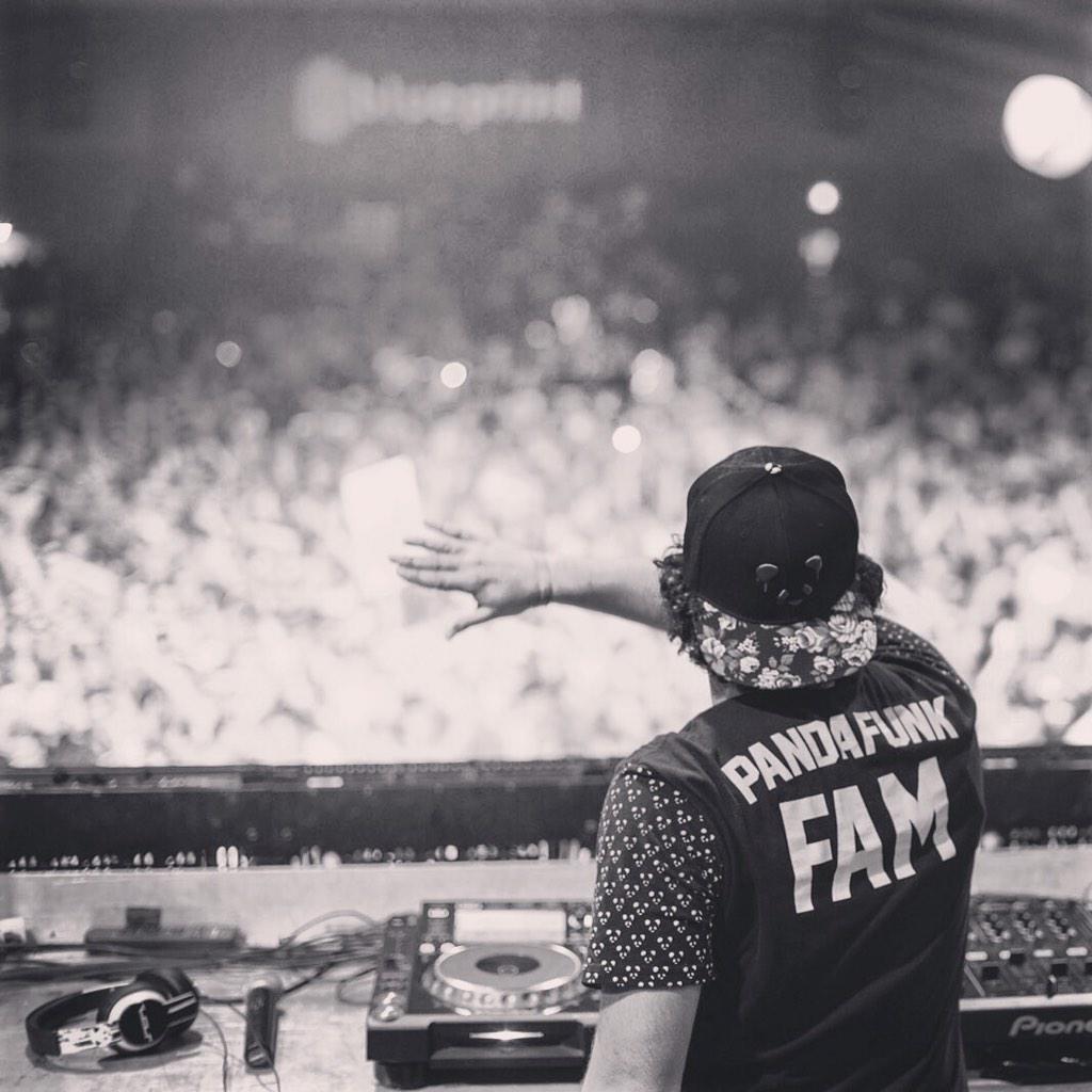 ECUADEORRO's tweet photo. Much love FAM 🎉 http://t.co/aPsoEhMGjY