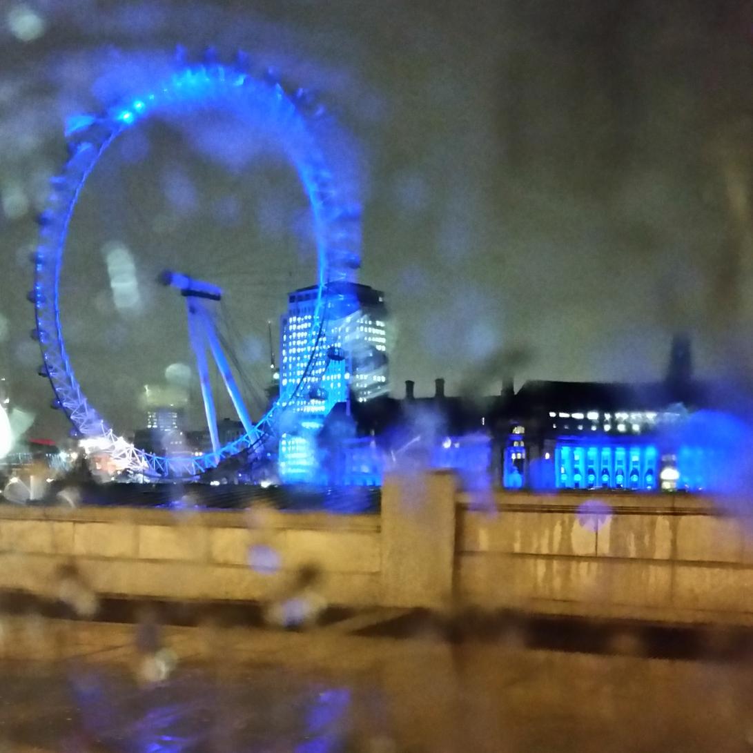 London Eye on a rainy evening. #romantic #icon #nowherelikeit