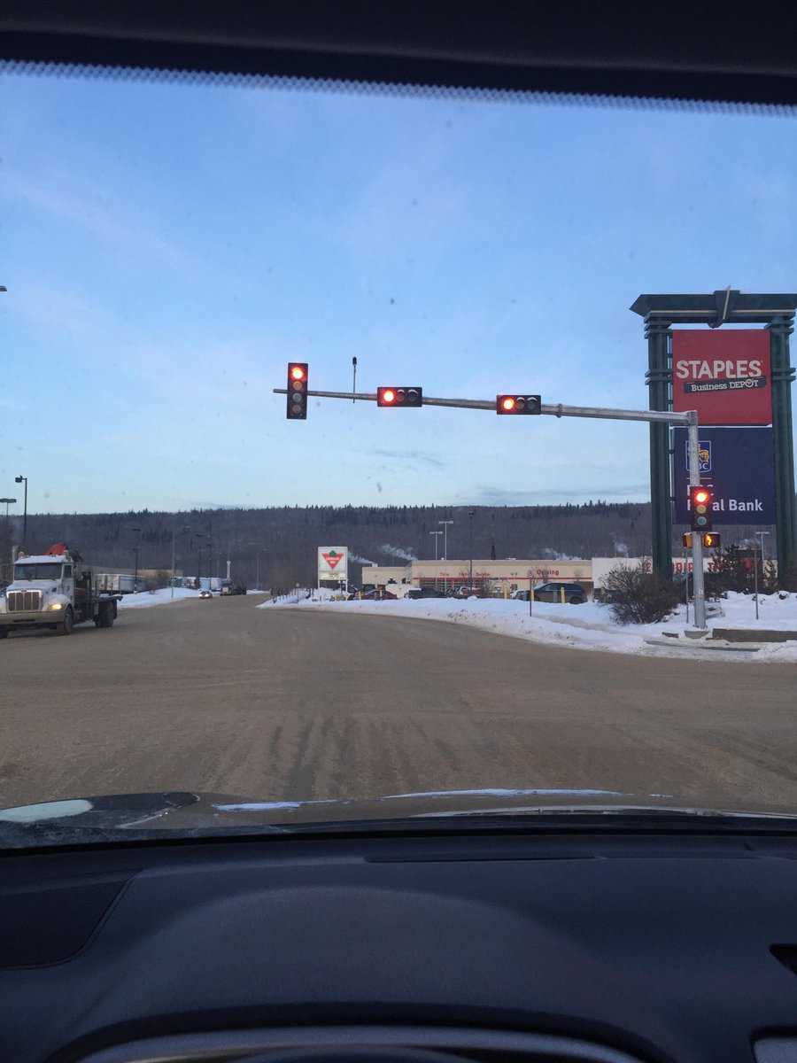 KelsLunk's tweet photo. Truly never been more happy to see a red light. #ymm #intersectionofdoom http://t.co/ha3nOWhSr0