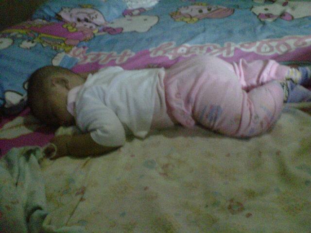 Monicha_ET's tweet photo. Joel msih asik ada bobo :D http://t.co/UnJA4sVH92