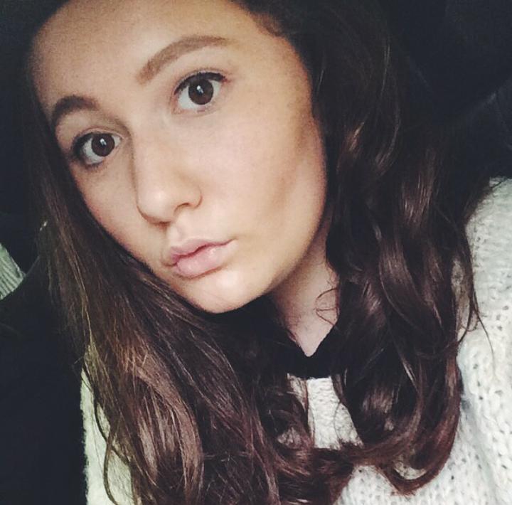 EmmaKenneyFanPg's tweet photo. @EmmaRoseKenney  is so beautiful!  Thank the Shameless Gods we get to see her in a 6th season! http://t.co/Z1uhycduDW