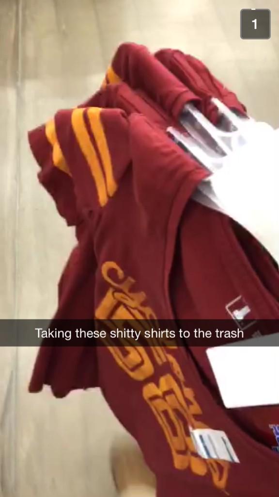 IowaSnaps's tweet image. Meanwhile, at the mall... 

#gohawks #iowasnaps