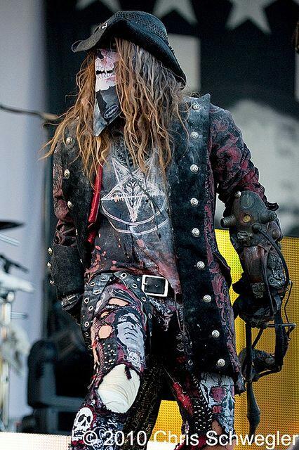 Happy birthday (monday) to the legend and genius that is Rob Zombie. 50 years young would you believe!!! 