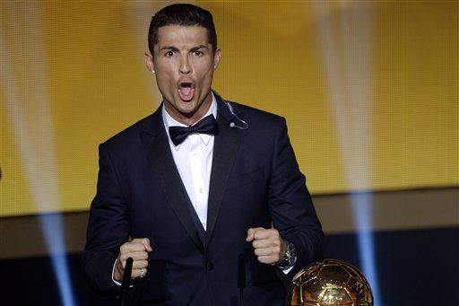 SPORTKU's tweet photo. Ini Reaksi Ronaldo Usai Merebut Ballon d'Or 2014 --> http://t.co/x3F1ti1SWE http://t.co/YsTJRnMvxd