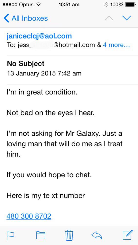 doggies_21's tweet photo. Calling all single "Mr Galaxy's" out there I've found the person for you 😂😜 #RandomEmail  #desperatetimes 😂😂 http://t.co/YHA6UvoN4L