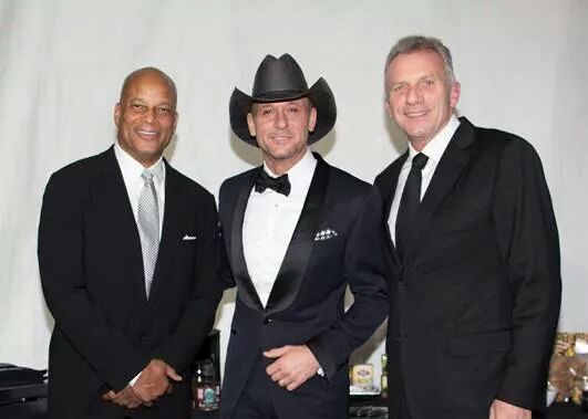 RonnieLottHOF's tweet photo. The kid in the hat is a great athlete who can sing his butt off! Now he has his back up dancers. #ucsfgala http://t.co/wdhxcmQl3m