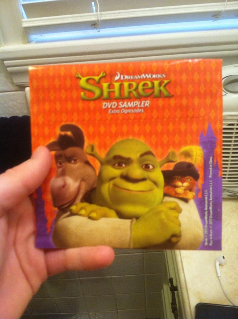 HolyMyGrohly's tweet photo. Look what I found. #shrekislove @shrek_daily http://t.co/AoRxtbBtRe