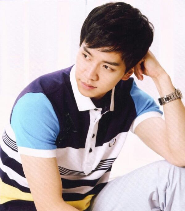 Happy birthday to Lee Seung Gi \\(^o^)/ WISH YOU ALL THE BEST^^ 