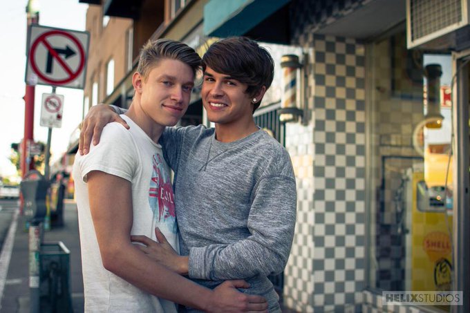 4 pic. Check out my new scene for @HelixStudios with the adorable @Andy_TaylorXXX http://t.co/h1aknuXswn