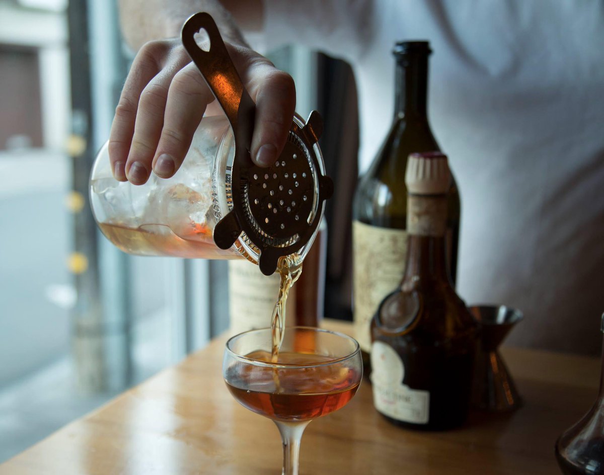 trumaker's tweet photo. Monday's over, time to make a drink. Head to the Journal to learn how to make a Robert Burns.

http://t.co/b3pFNytbTn http://t.co/fXdOSmp0eL