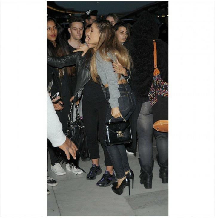 ACheffai's tweet photo. @ArianaGrande I love you http://t.co/1tKNOM8UqN
